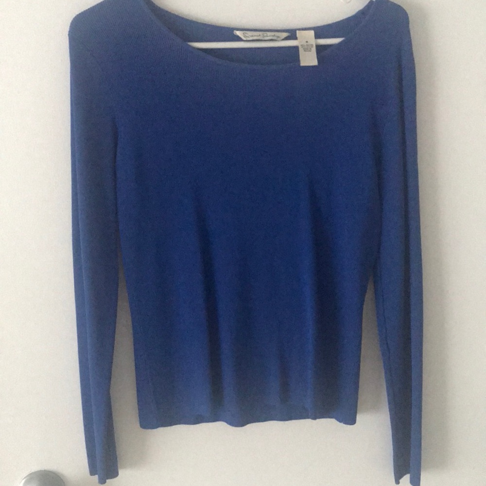 Light weight sweater